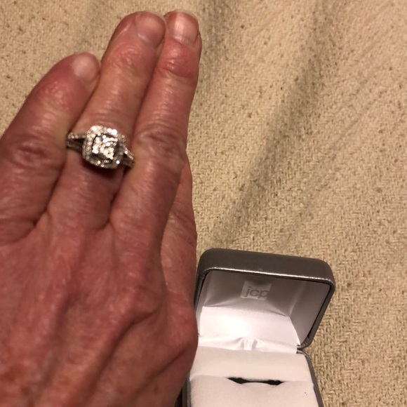 Ring - Picture 4 of 4